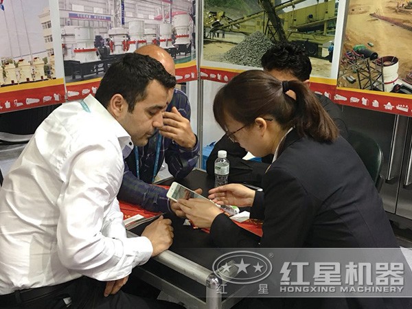 廣西砂石廠江先生與紅星銷售經理洽談 廣西砂石廠江先生與紅星銷售經理洽談