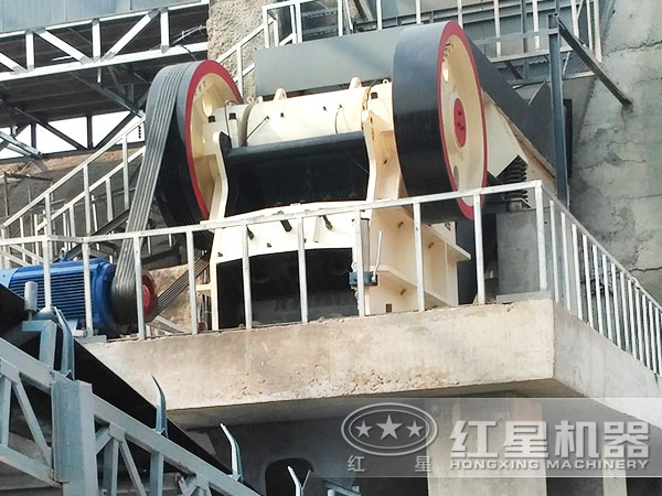 時(shí)產(chǎn)100噸-150噸鵝卵石制砂生產(chǎn)線現(xiàn)場(chǎng)1 時(shí)產(chǎn)100噸-150噸鵝卵石制砂生產(chǎn)線現(xiàn)場(chǎng)1