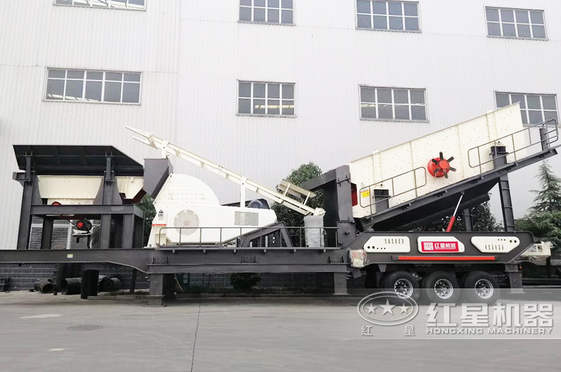 大型移動破碎站:配重錘破,一次成型,流動作業(yè) 大型移動破碎站:配重錘破,一次成型,流動作業(yè)