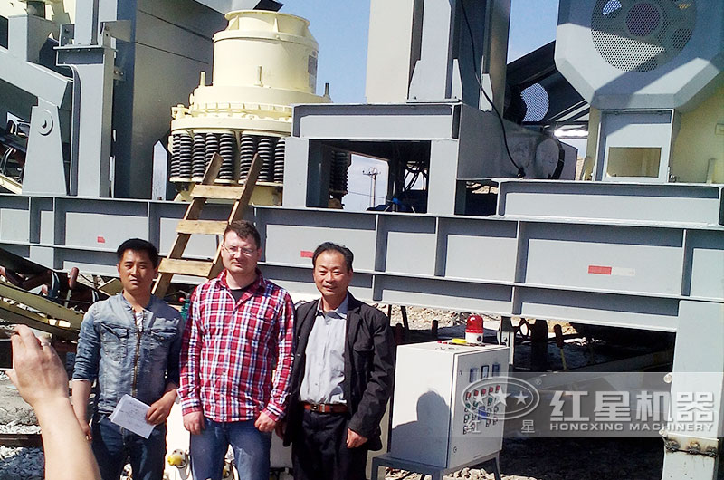 大型移動破碎站廠家與德國用戶打成友好合作關(guān)系 大型移動破碎站廠家與德國用戶打成友好合作關(guān)系