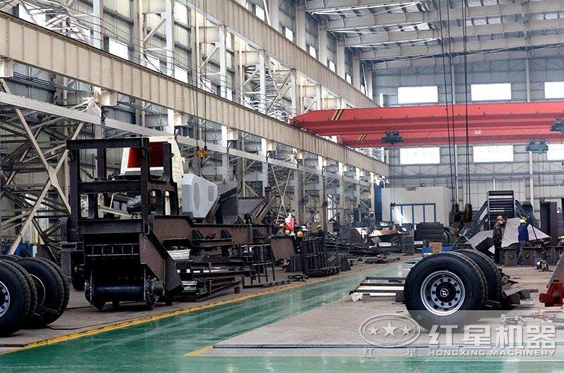 可流動(dòng)的全自動(dòng)錘式粉碎機(jī)車間生產(chǎn)，工匠精神，性能優(yōu)良