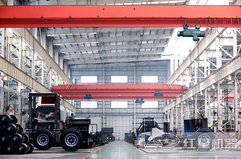 可移動混凝土粉碎機(jī)生產(chǎn)車間，實(shí)力雄厚，值得信賴