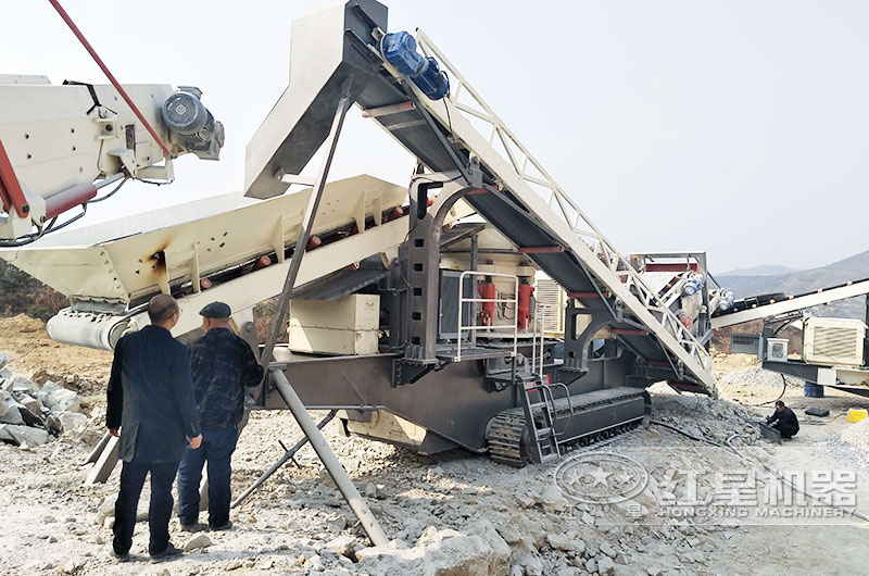 河北青石移動破碎生產(chǎn)線現(xiàn)場實拍2 河北青石移動破碎生產(chǎn)線現(xiàn)場實拍2