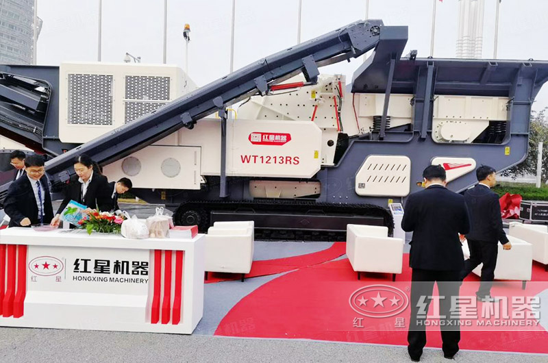 反擊破履帶移動式破碎機:中碎+傳輸 反擊破履帶移動式破碎機:中碎+傳輸