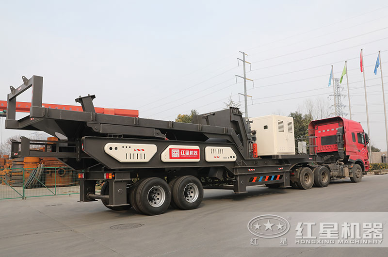 時產(chǎn)150噸建筑垃圾破碎機(jī)開往客戶現(xiàn)場 時產(chǎn)150噸建筑垃圾破碎機(jī)開往客戶現(xiàn)場