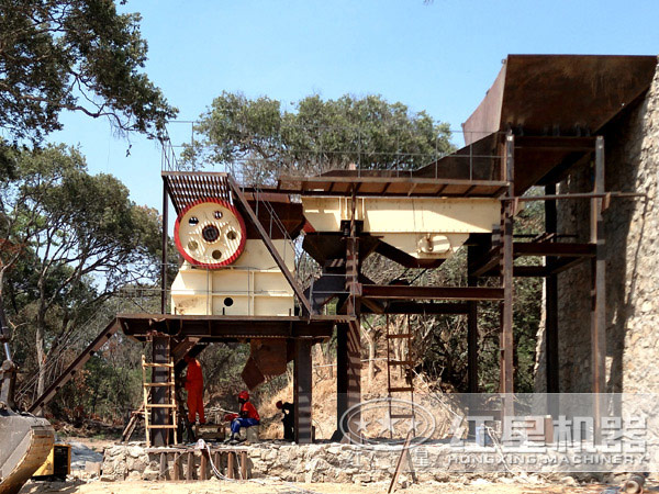 PE顎式破碎機作業現場圖 PE顎式破碎機作業現場圖