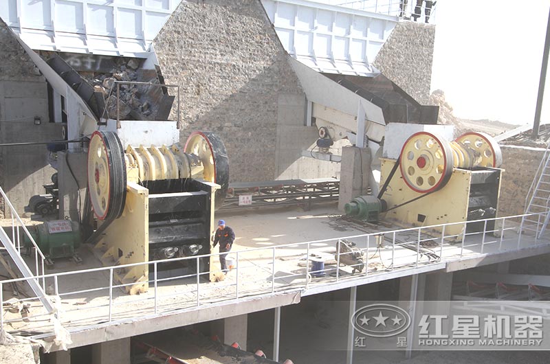 大型粉碎機生產現場圖 大型粉碎機生產現場圖