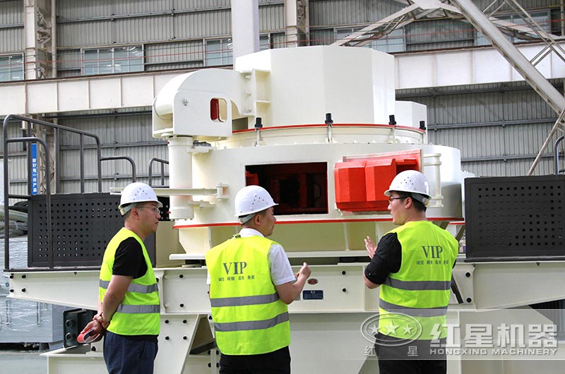 客戶來到紅星設備生產車間考察 客戶來到紅星設備生產車間考察