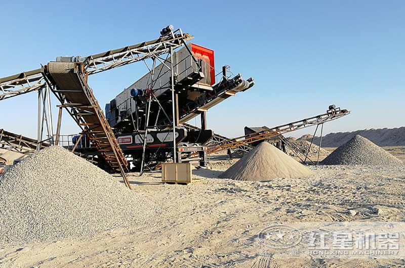 保定客戶移動式巖石破碎機(jī)工作現(xiàn)場 保定客戶移動式巖石破碎機(jī)工作現(xiàn)場