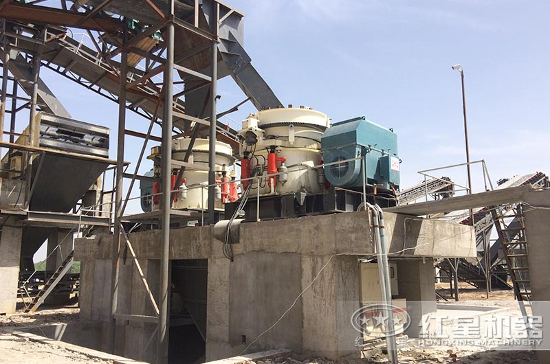 配置2臺圓錐破碎機(jī) 配置2臺圓錐破碎機(jī)