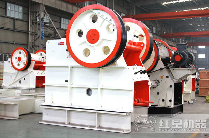 顎式破碎石頭機(jī)圖片 顎式破碎石頭機(jī)圖片