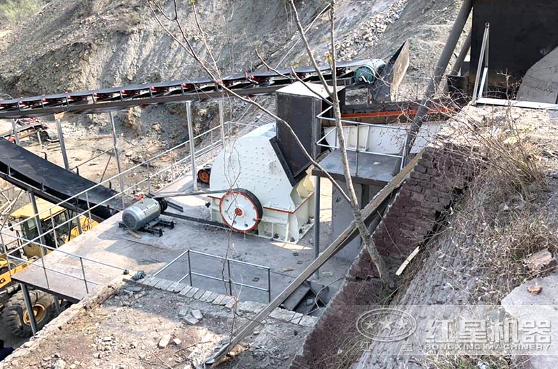 大型錘式破碎機(jī)工作現(xiàn)場圖片 大型錘式破碎機(jī)工作現(xiàn)場圖片