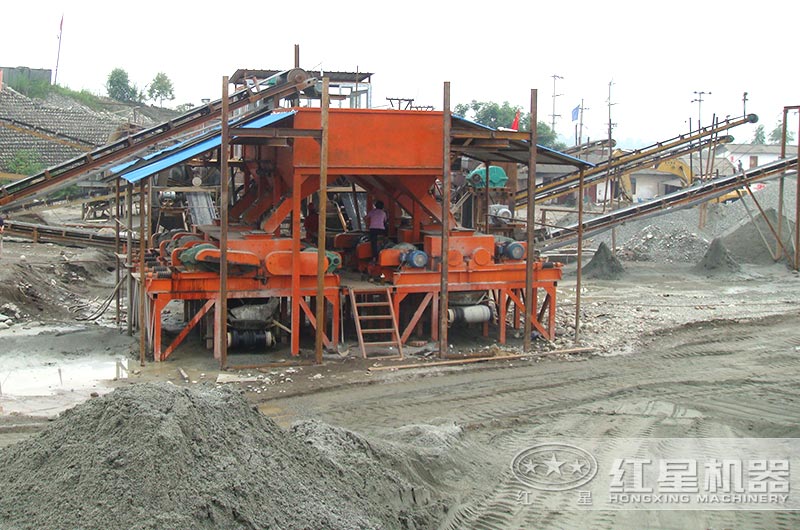 對輥式制砂機生產現場 對輥式制砂機生產現場