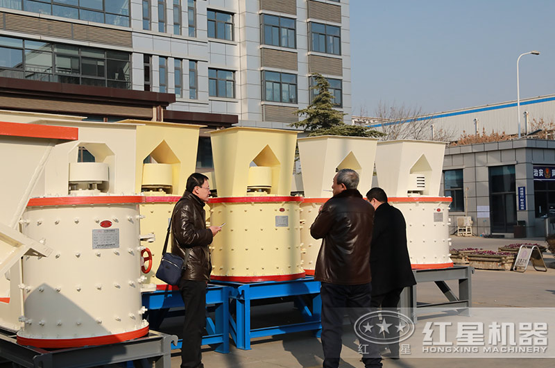 客戶來廠考察立式制砂機(jī)設(shè)備 客戶來廠考察立式制砂機(jī)設(shè)備