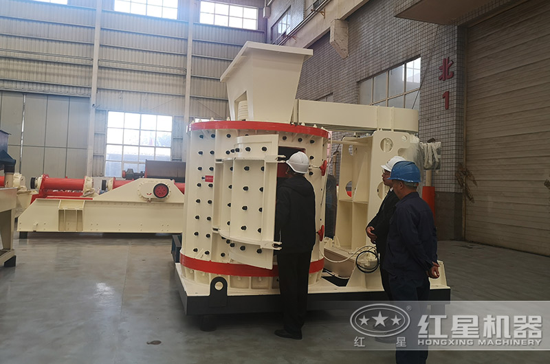 客戶來廠考察小型復合制砂機設備 客戶來廠考察小型復合制砂機設備